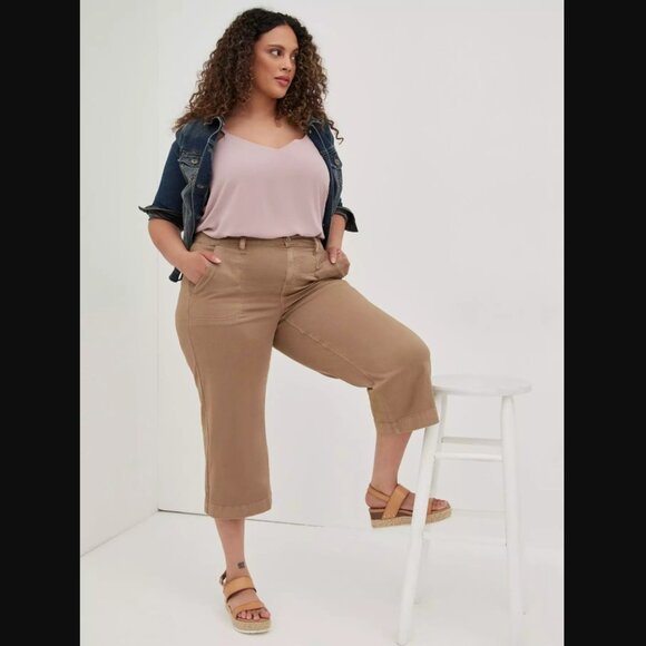 Torrid Crop Pull-On Wide Leg Stretch Twill Mid-Rise Pant - Picture 1 of 10